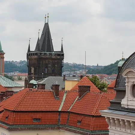 Perfect Days Charles Bridge 3 Daire Prag